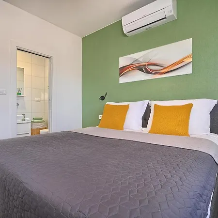 Apartment Mare's Place - Premium Seaview Slatine